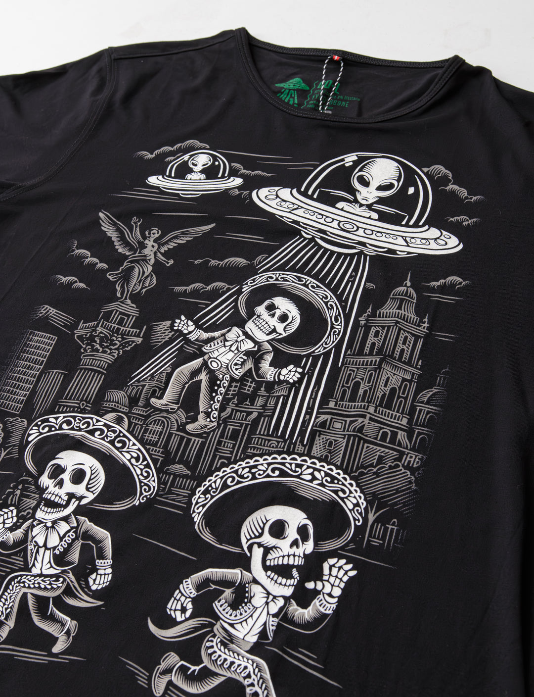Abduccion — Men's heritage tee by ¡Ay Güey!
